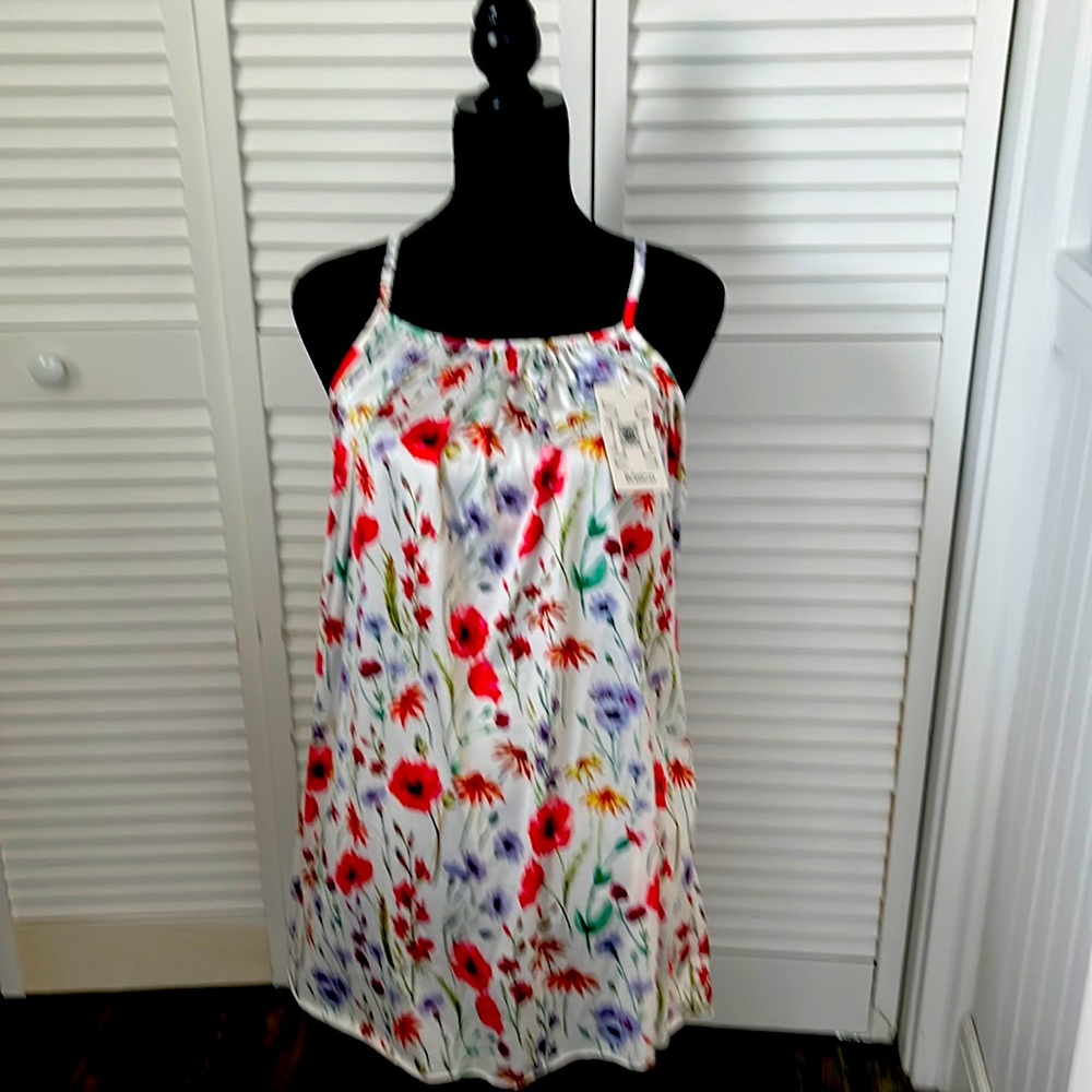 Very Pretty Floral Cami Top. Size Large NWT